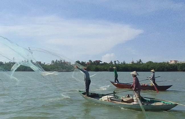 Basket Boat Tour